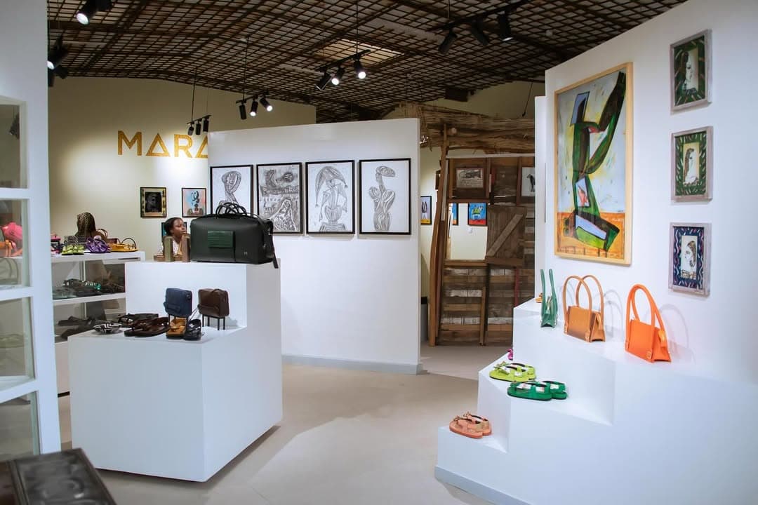 Poussez les Portes du Flagship MARAZ et découvrez au-delà de sa maroquinerie, sa collection d'oeuvres d'art